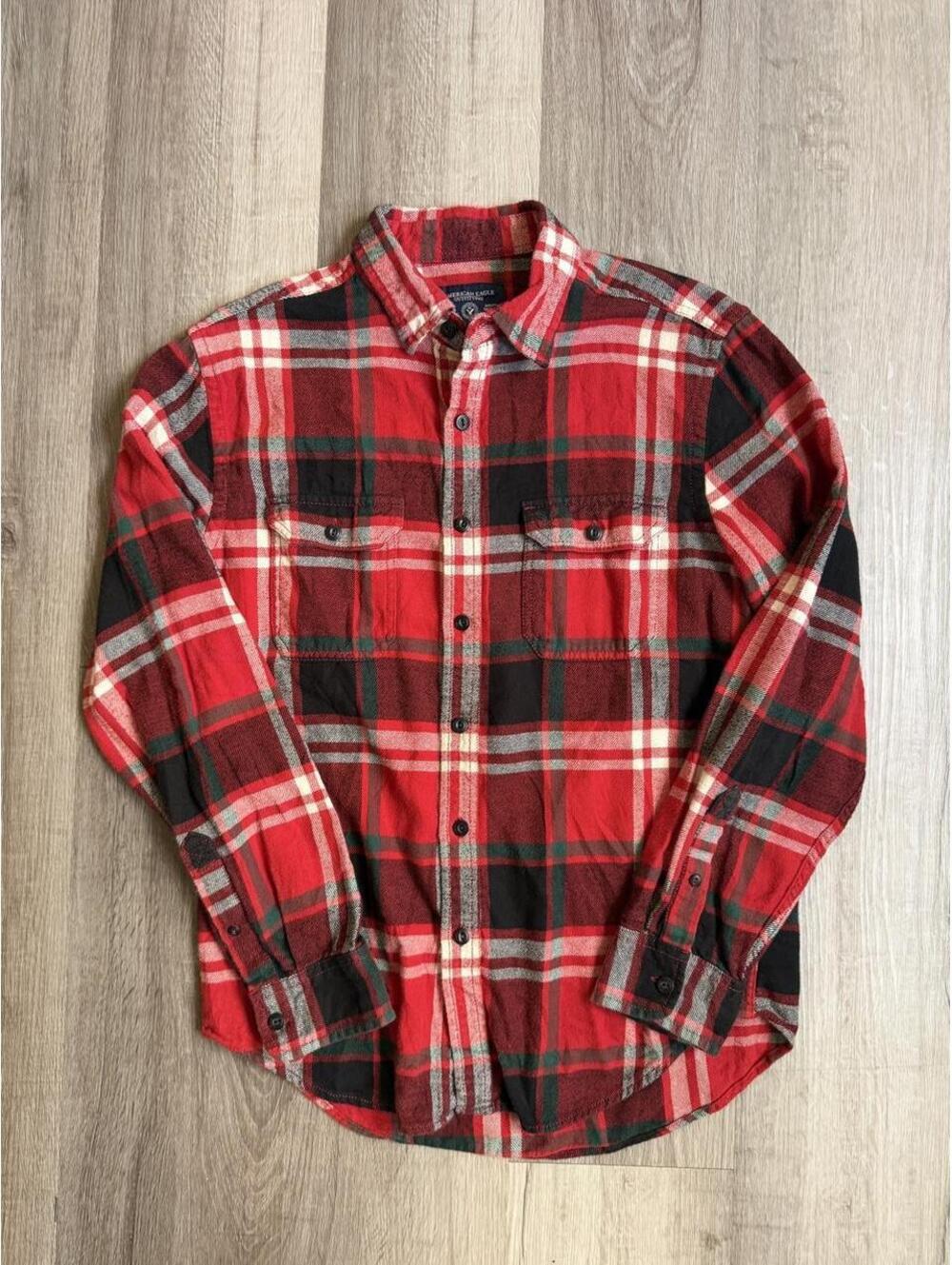 American Eagle Outfitters athletic fit plaid flannel shirt in size M #flannel